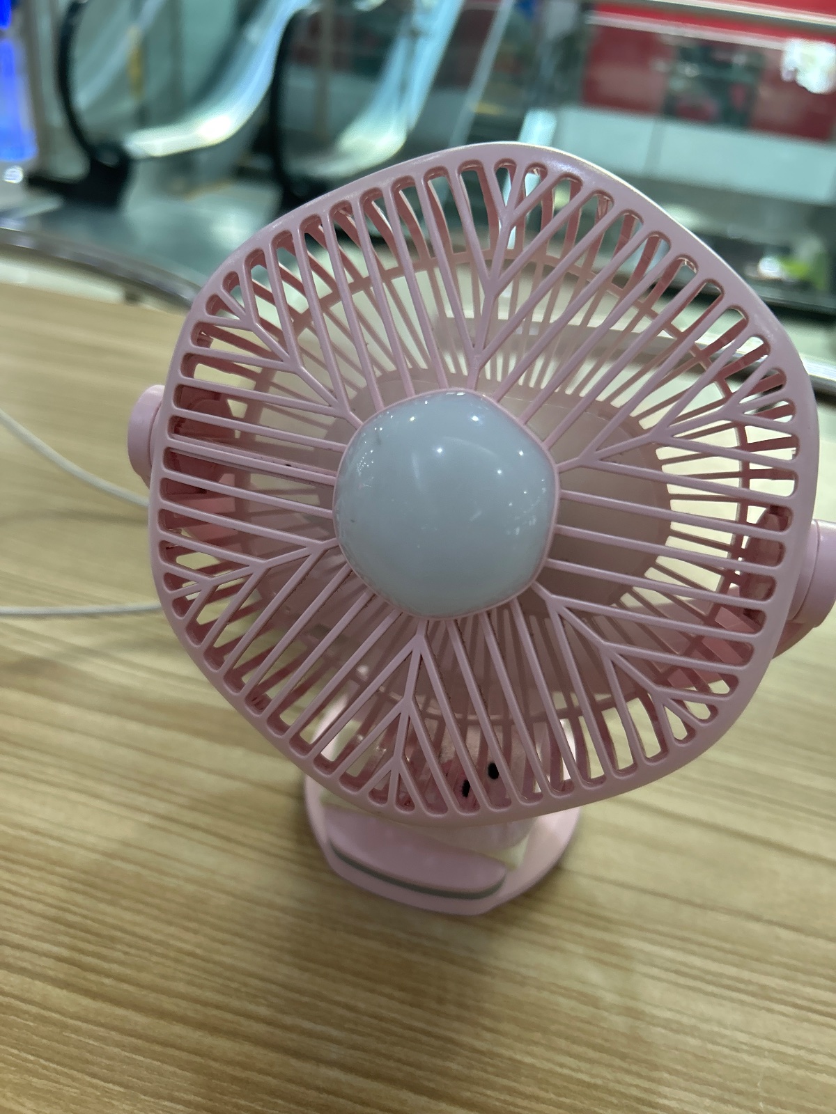 រូបថតទី 1 ក្នុងចំណោម 1៖ Fan